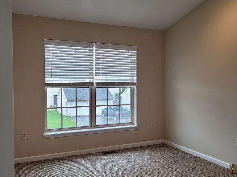 2029 Powell Dr — Photo 8