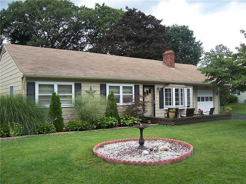 1st image of 215 Richmond Dr