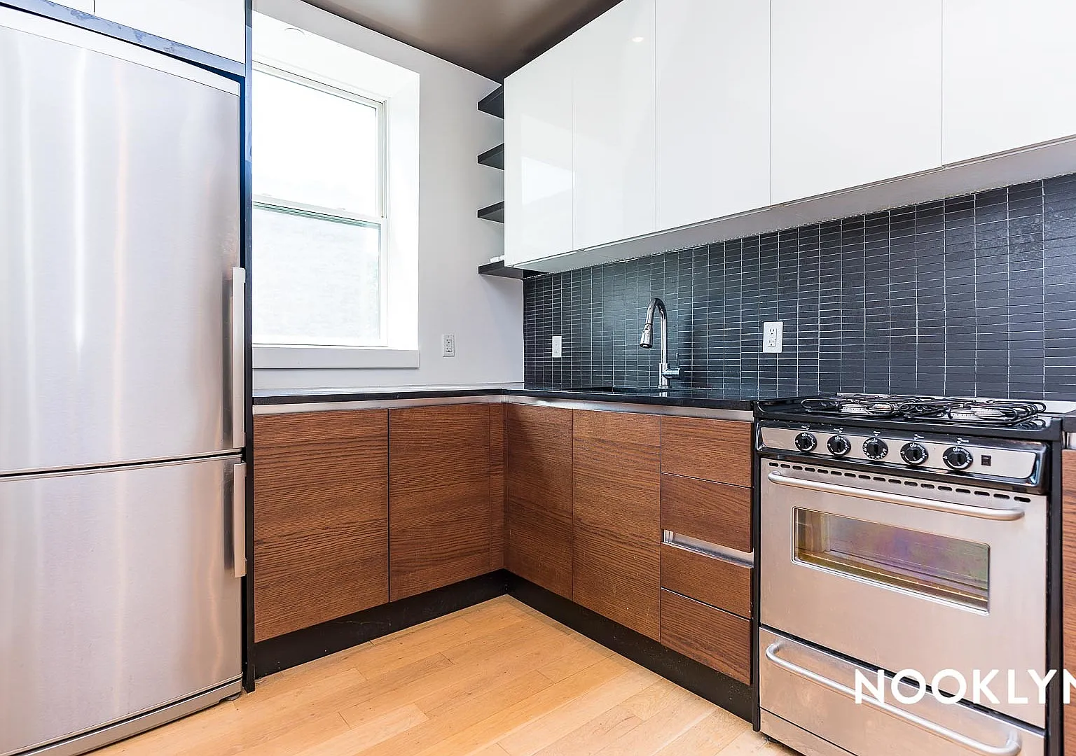 829 Willoughby Avenue — Photo 2