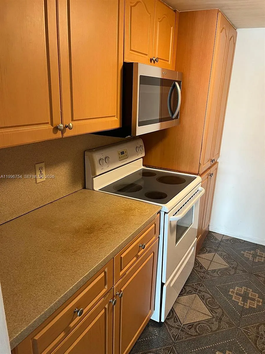 Building Photo - 285 NE 191st St #2901