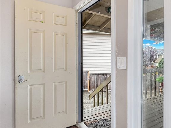 4th image of 3904 71st Ave NE