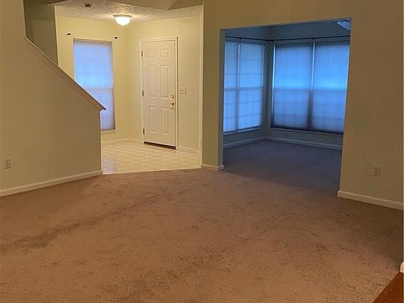 4th image of 270 Broadleaf Cir
