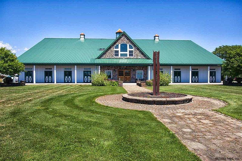3rd image of 125 Sherman Lane