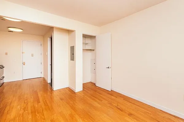 Rented by Nooklyn NYC LLC | media 82