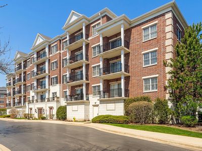 412 McDaniels Cir APT 503, Clarendon Hills, IL, 60514