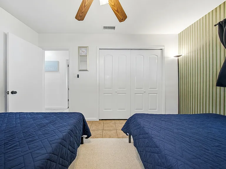 3915 W Gray St — Photo 17