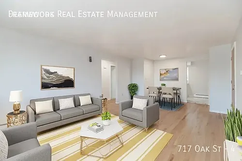 717 Oak St #2 Photo 1