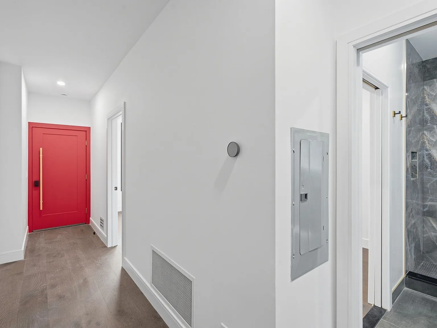 3 bed, 2.0 bath, 1550 sqft, $4,300 — Photo 2