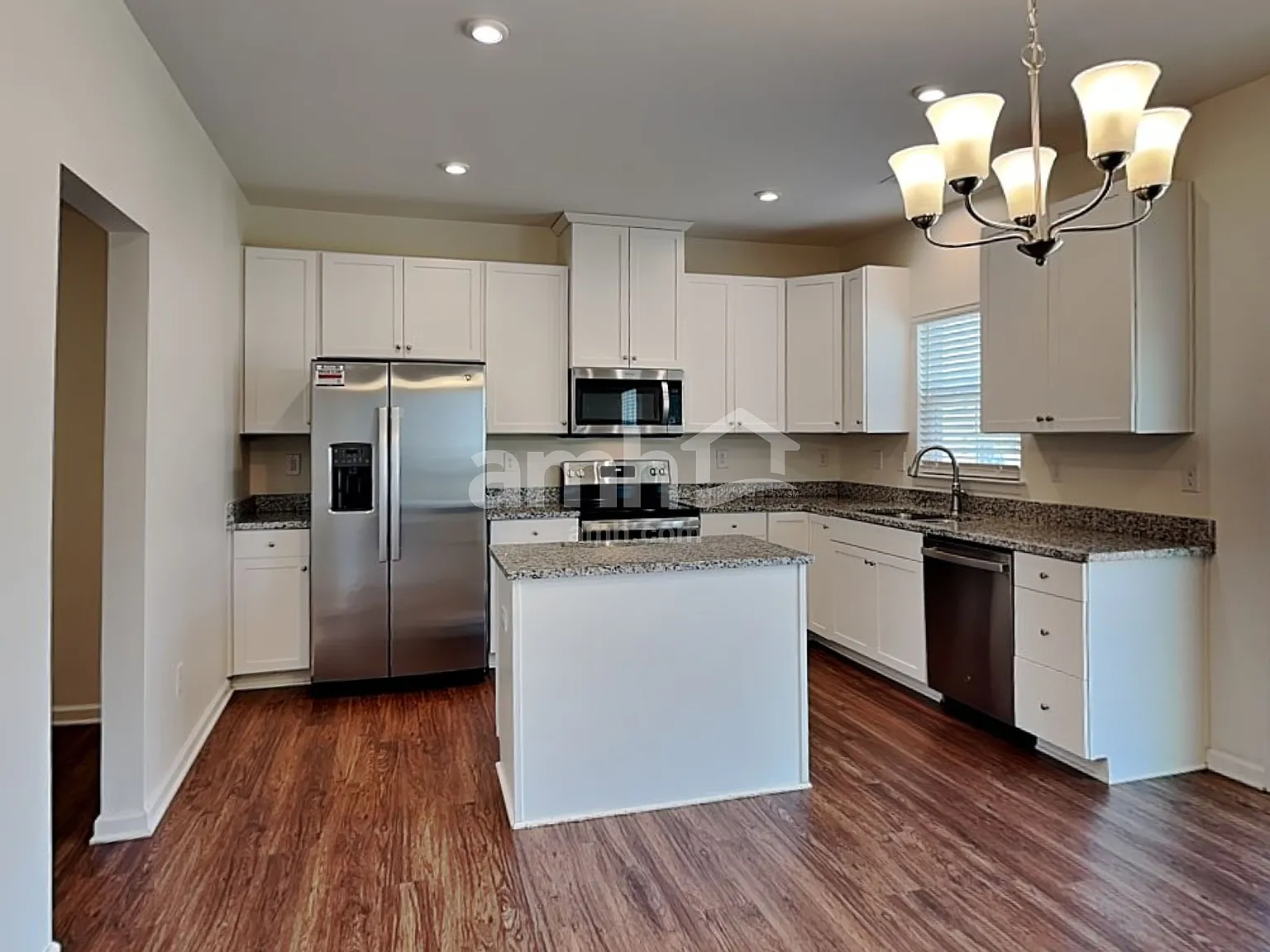 4 bed, 2.5 bath, 2539 sqft, $2,520 — Photo 3