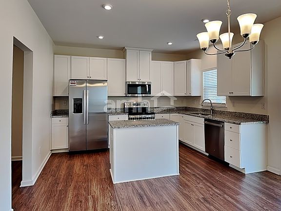 3rd image of 553 Larragan Dr