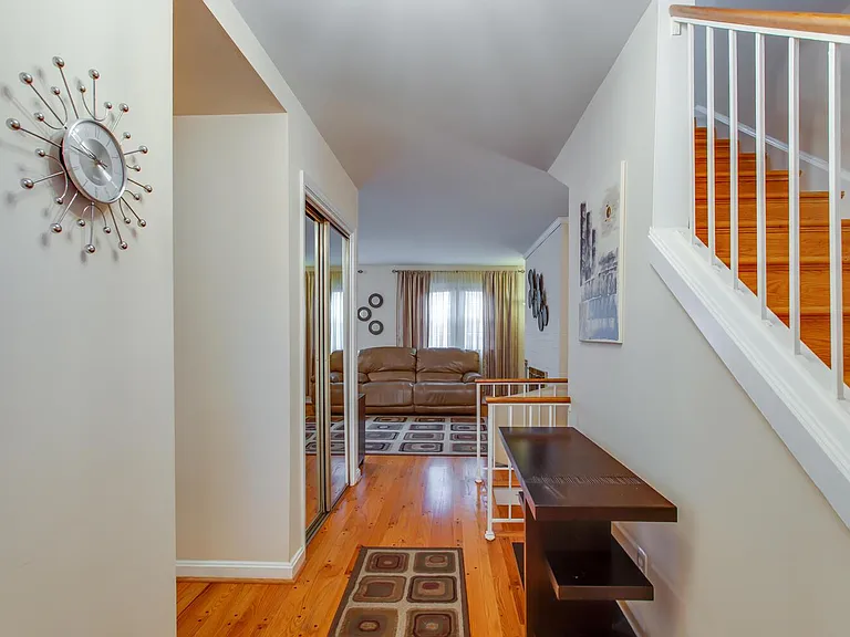 6063 Hardwick Pl — Photo 2