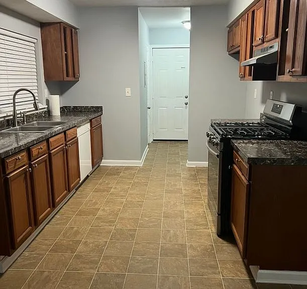 94 Burnham Dr — Photo 13