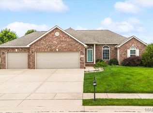 320 Aberdeen Dr, Glen Carbon, IL 62034