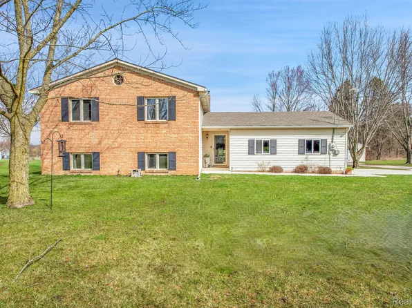 8255 Burpee Rd, Grand Blanc, MI 48439