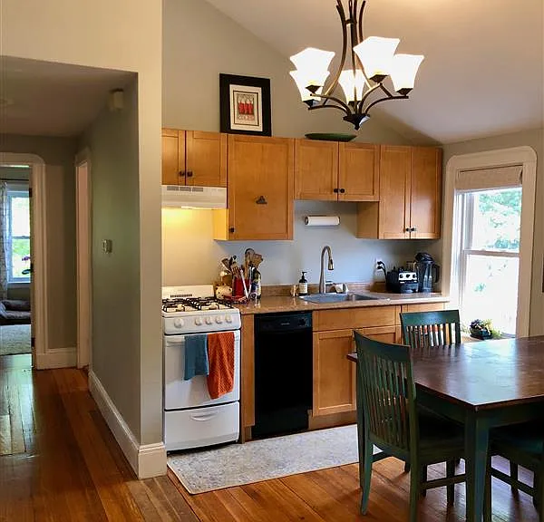 130 Boston Ave — Photo 2