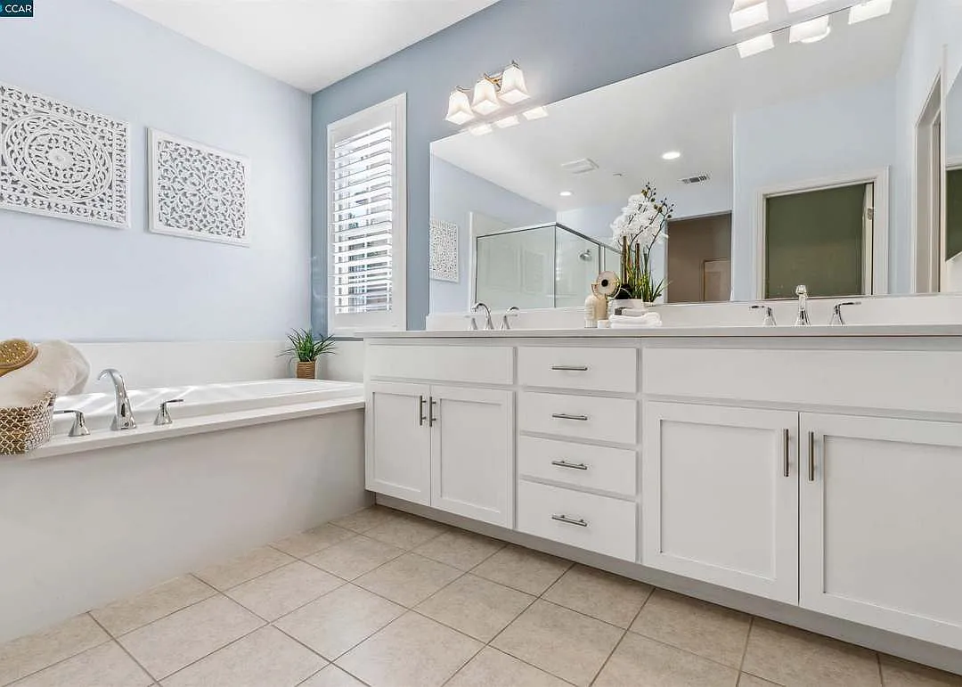 4 bed, 2514 sqft, $4,300 — Photo 4