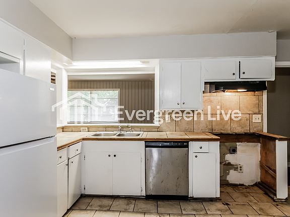5th image of 927 Lotus Ave
