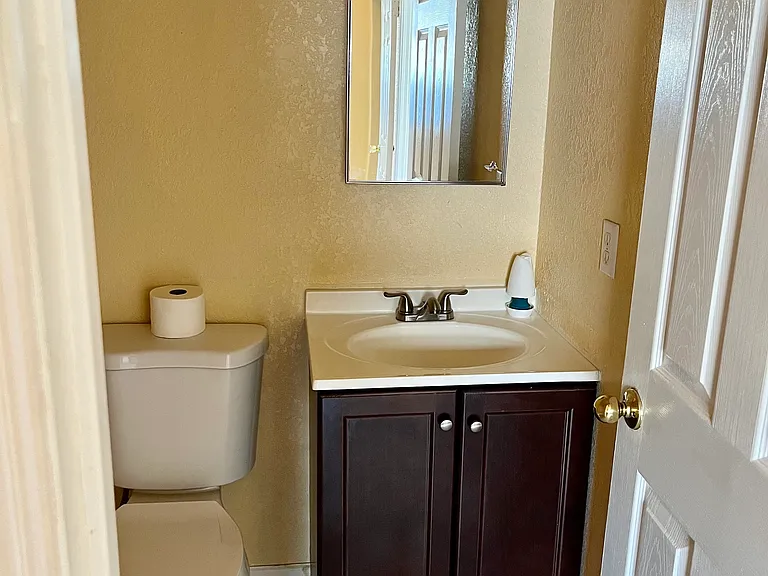 1473 W 9th Pl — Photo 7