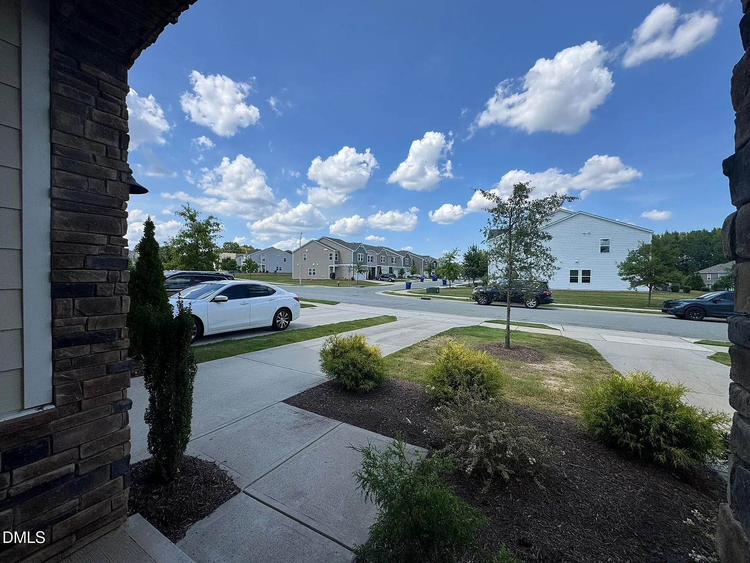 3 bed, 2.5 bath, 1600 sqft, $1,750 — Photo 3