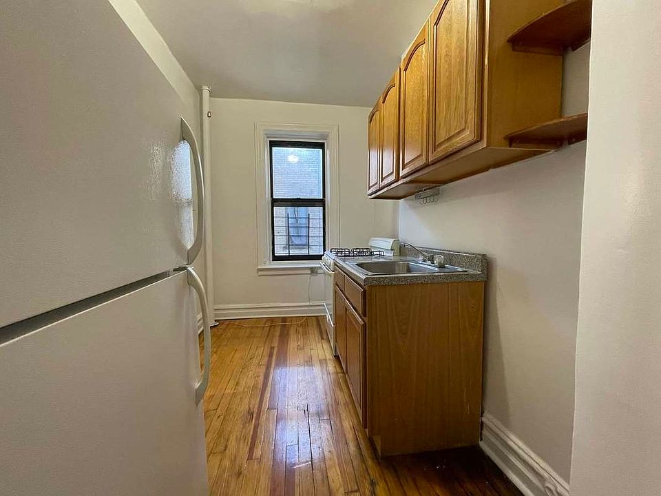 2nd image of 1417 Avenue K APT 6AA