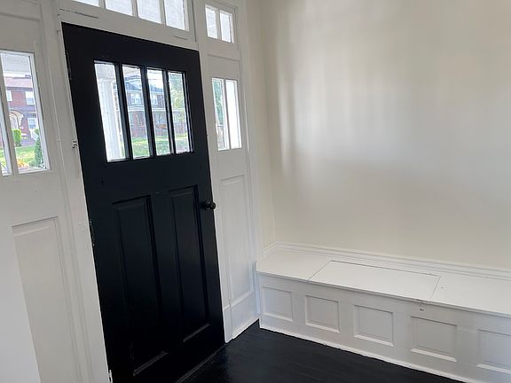 5th image of 917 Broad Ave #1