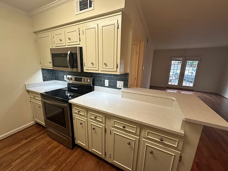 2905 Burch Ave #10 — Photo 19