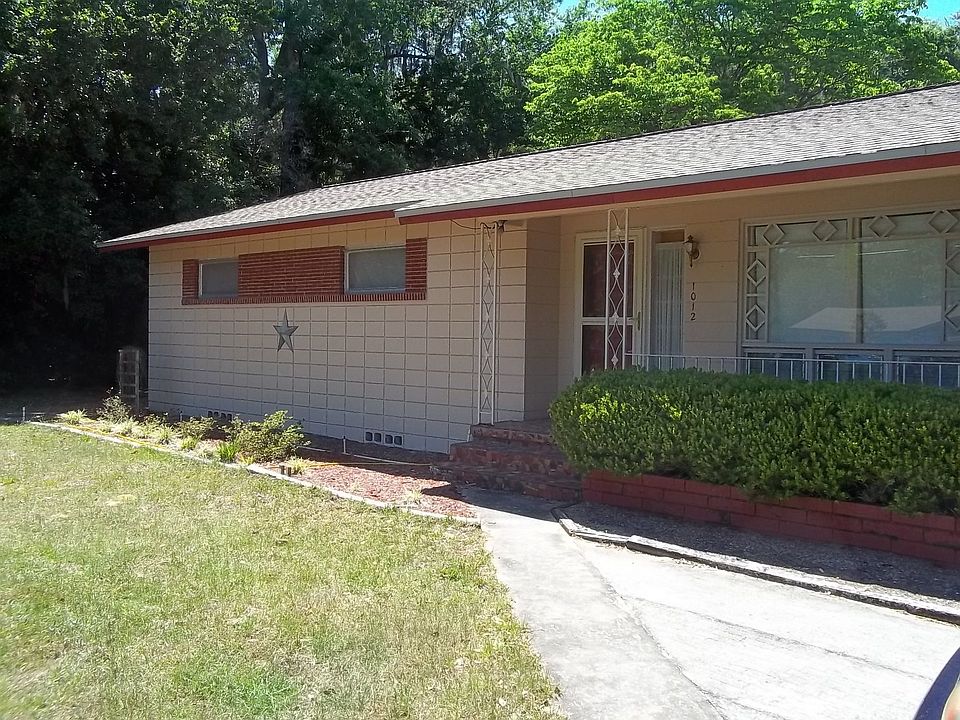 1st image of 1012 NE 39th Ct