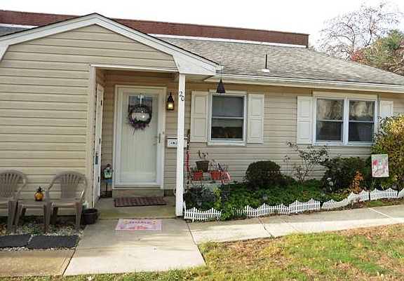 2nd image of 20 River Edge Dr #20