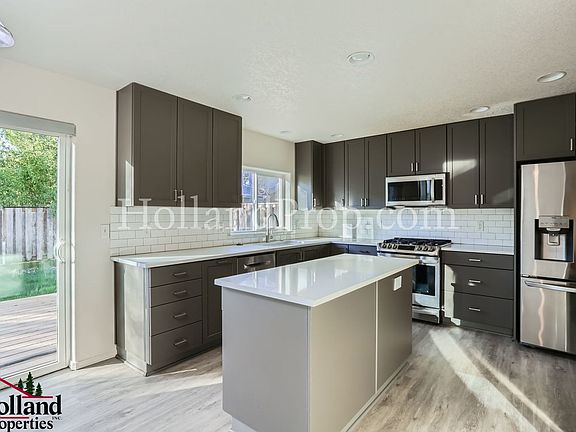 5th image of 2267 NE 11th Ave