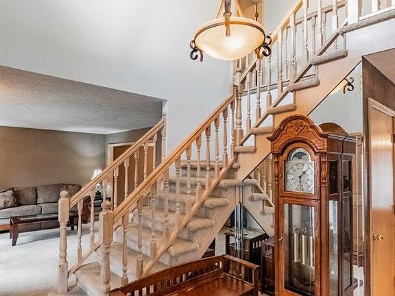 3rd image of 1215 N 160th Avenue Cir