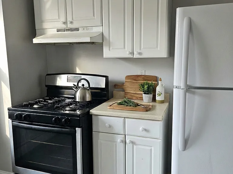 1145 Ogden Street Ext #3R — Photo 6