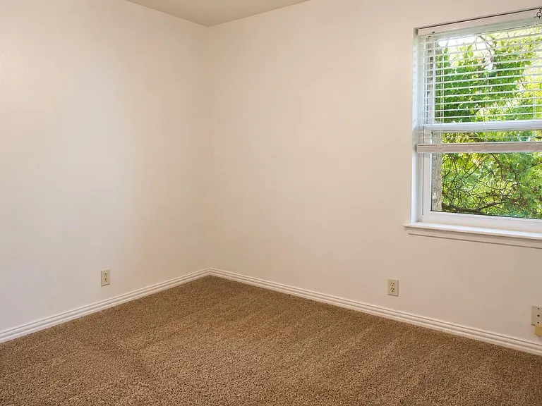 2312 Reilly Rd — Photo 16