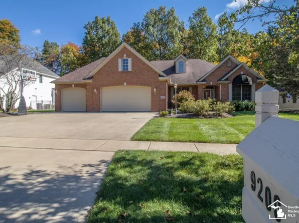9200 Valetta Dr, Temperance, MI 48182