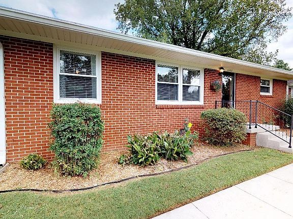 3rd image of 1002 Glenwood Dr
