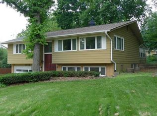 1770 Sherbrook Dr NE, Cedar Rapids, IA 52402
