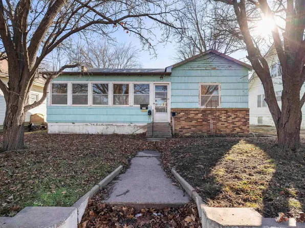 319 E 11th Ave, Hutchinson, KS 67501
