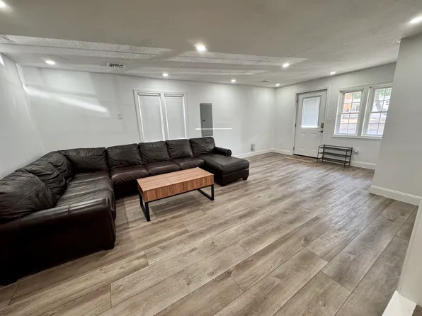 120 Stephen Dr, Brockton, MA 02302