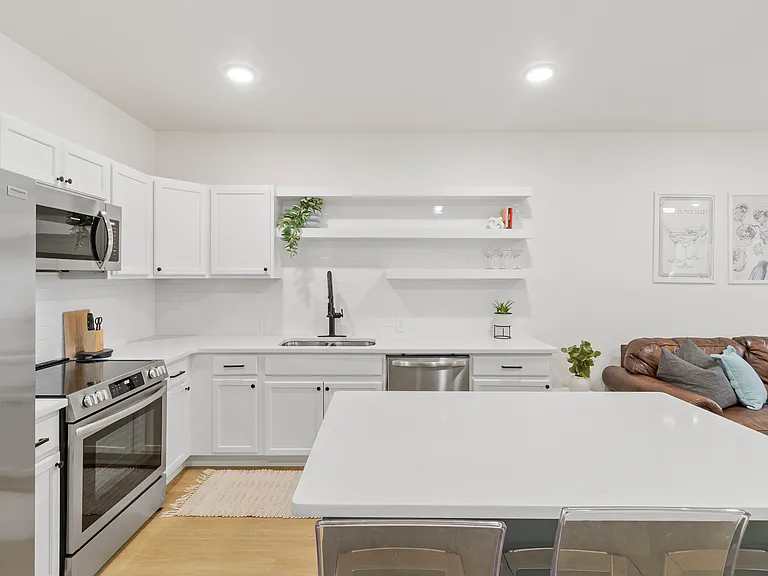 224 W Symmes St #101 — Photo 5