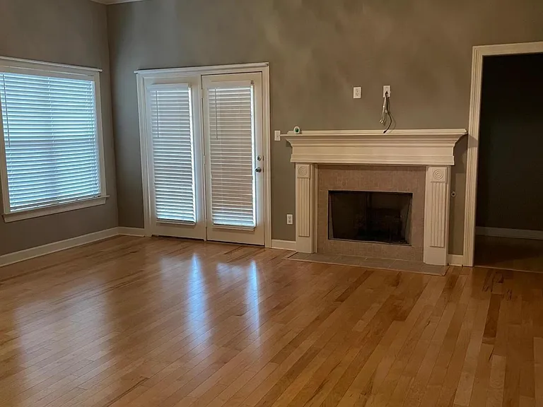 2895 Liverpool Ln — Photo 8
