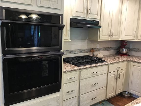 Kitchen with gas oven/stove