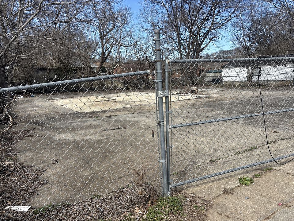 2nd image of 1306 Jones Ave