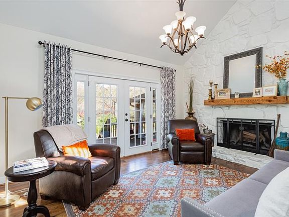 3rd image of 3780 Autumn Pl SE