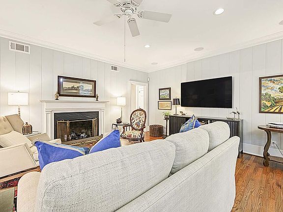 3rd image of 1910 Pineknoll Ln