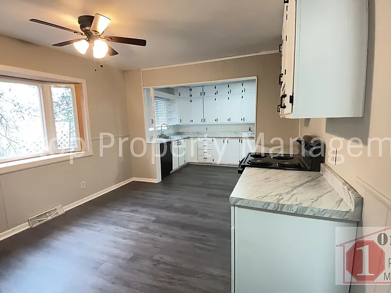 5714 NE 49th St — Photo 10
