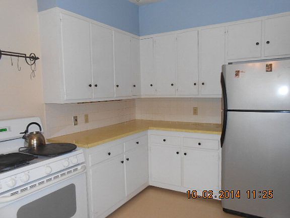 5th image of 612 Bart St