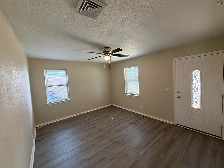 1417 Covington St — Photo 3