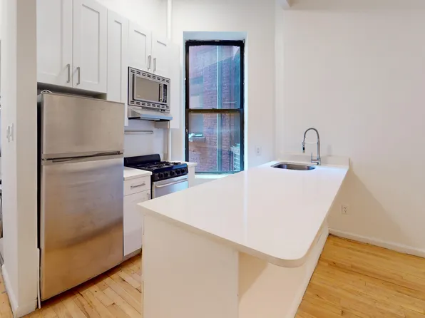 324 East 90th Street image 2 of 13