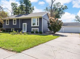 4324 White Pine Dr NE, Cedar Rapids, IA 52402