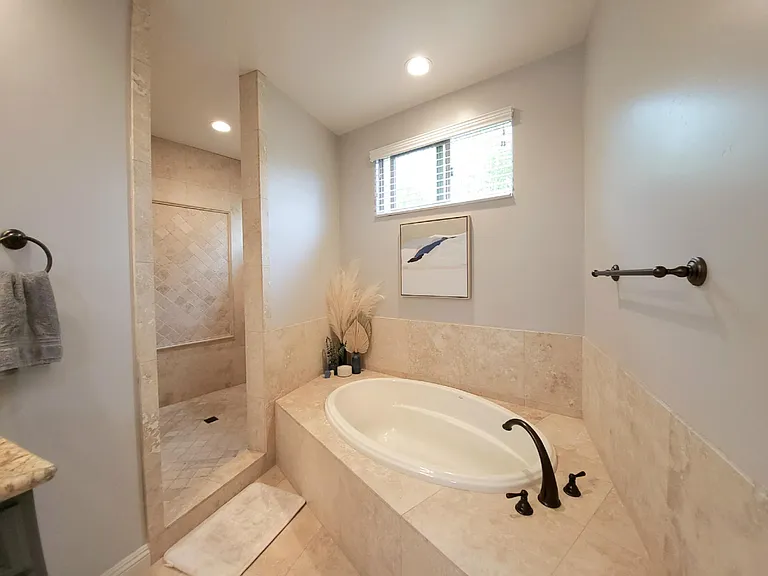 2nd Floor Master Suite Soaking Tub
