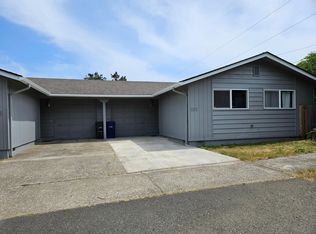 253 SW 11th St, Newport, OR 97365